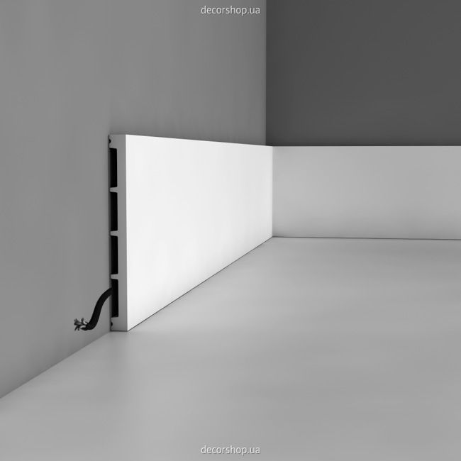 Плинтус из полиуретана DX168-2300 многофункциональный